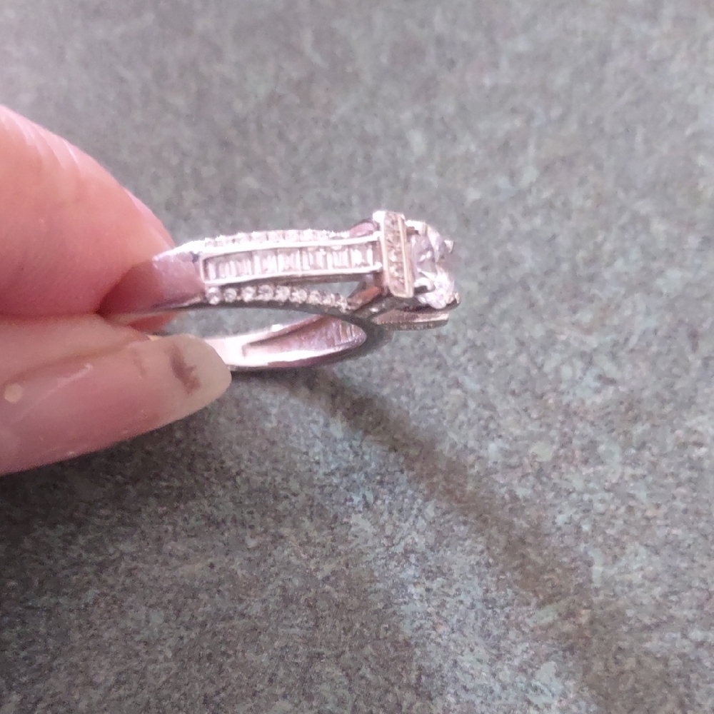 Timeless Sterling Silver Ring with Split Shank Size 9 1/4 - Picture 2 of 6